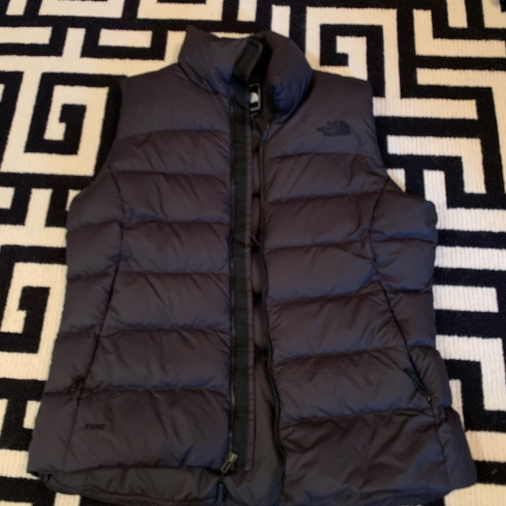 North Face women’s puffer vest NWOT
